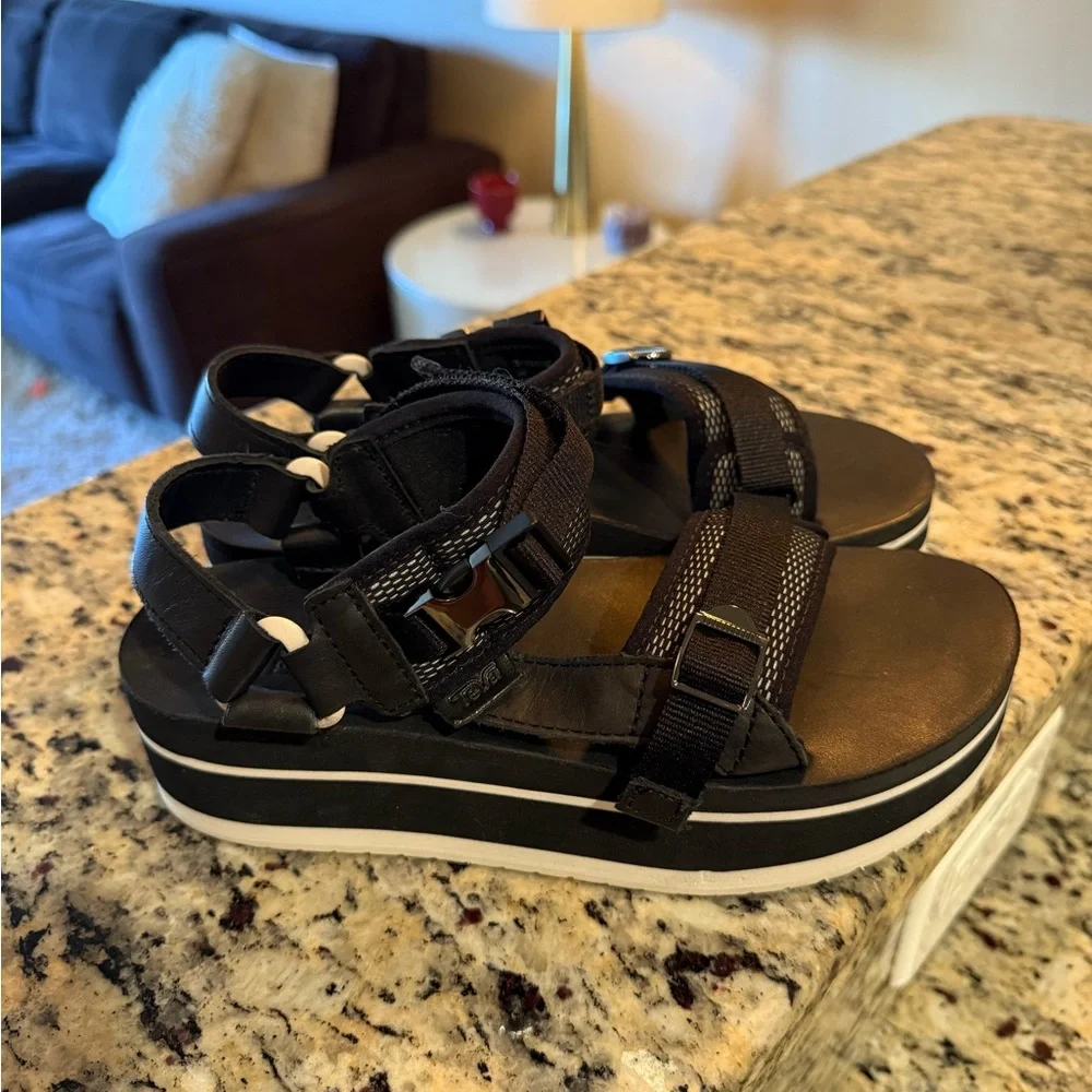 Teva Flatform Universal Luxe Sandals - Picture 4 of 5